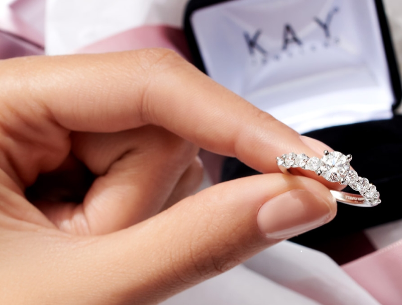 How to Buy an Engagement Ring | Kay